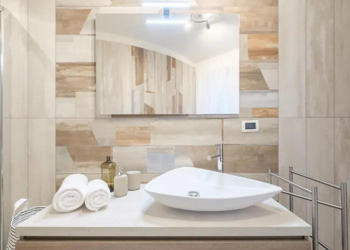 Style And Comfort In The Heart Of The Lägenhet Bologna