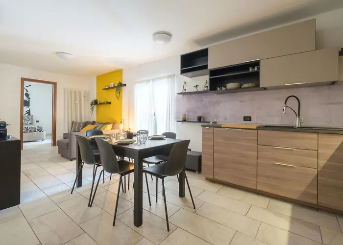 Style And Comfort In The Heart Of The Lägenhet *