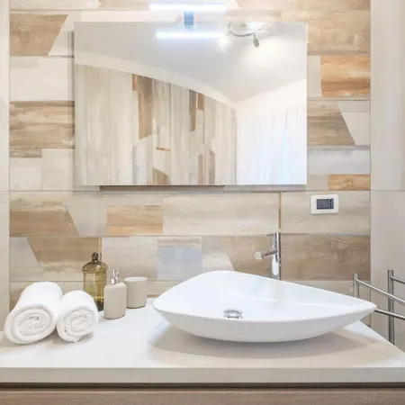 Style And Comfort In The Heart Of The Appartement Bologne