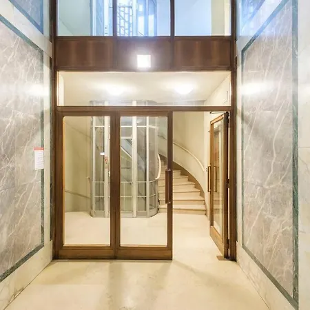 Style And Comfort In The Heart Of The Apartament